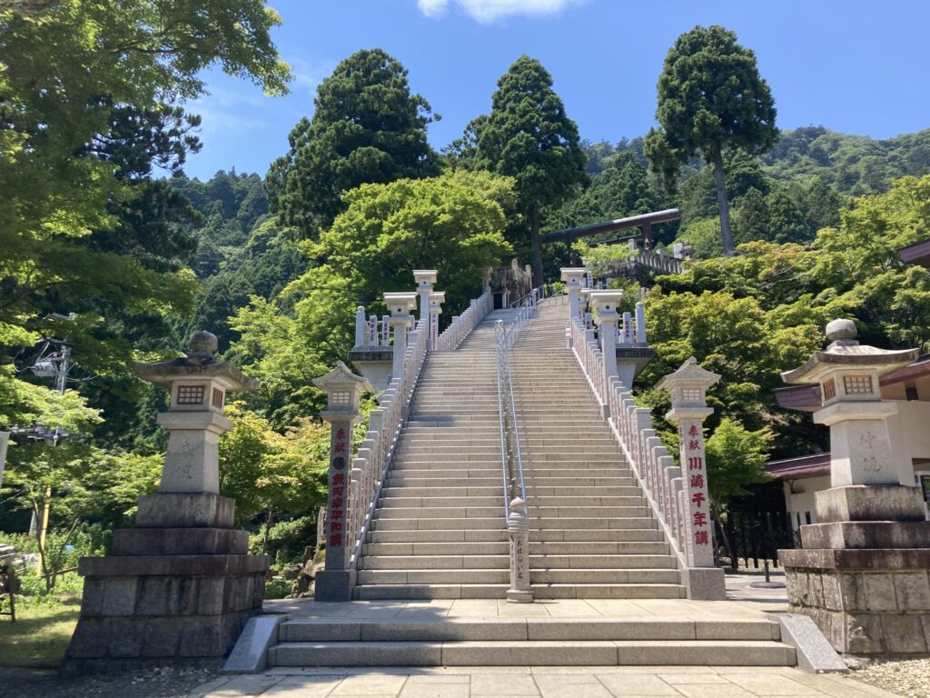 大山阿夫利神社下社への階段
