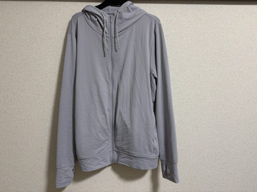 ユニクロのドライEXUVカットフルジップパーカの写真